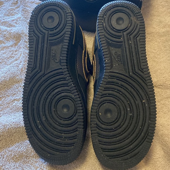 EUC. Nike Air (AirForce 1) women’s size 5.5. Youth size 4. - Picture 9 of 12